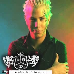 este nu christian :wink2: .......yo zic k se potriveste q kre e gay anahi fata de poncho sau de